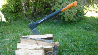 Fiskars X17 - A 21st Century Axe for A 21st Century Paul Bunyan